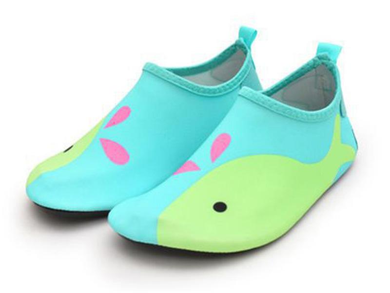 Stylish swimming shoes for beach activities