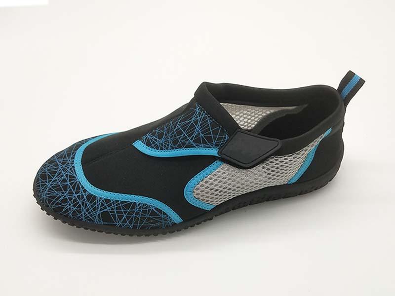 Comfortable aqua shoes for beach use