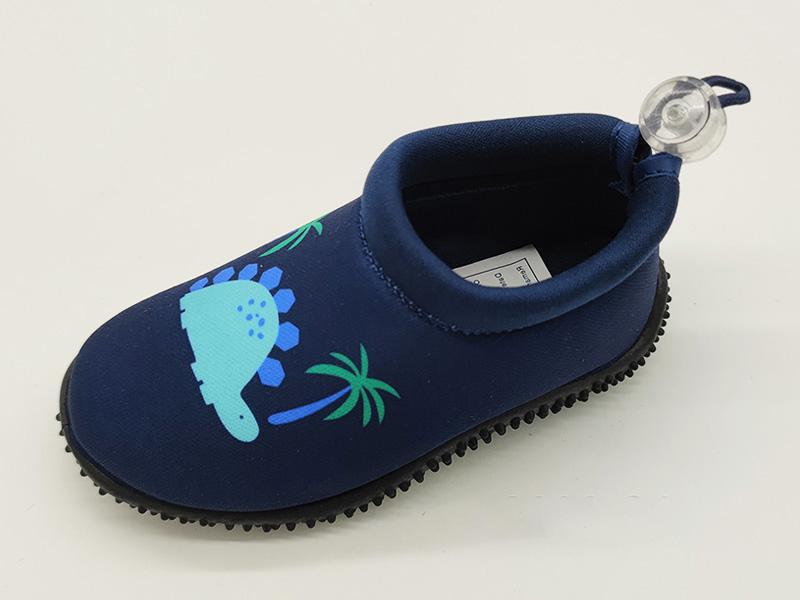 Lightweight aqua shoes for fitness routines